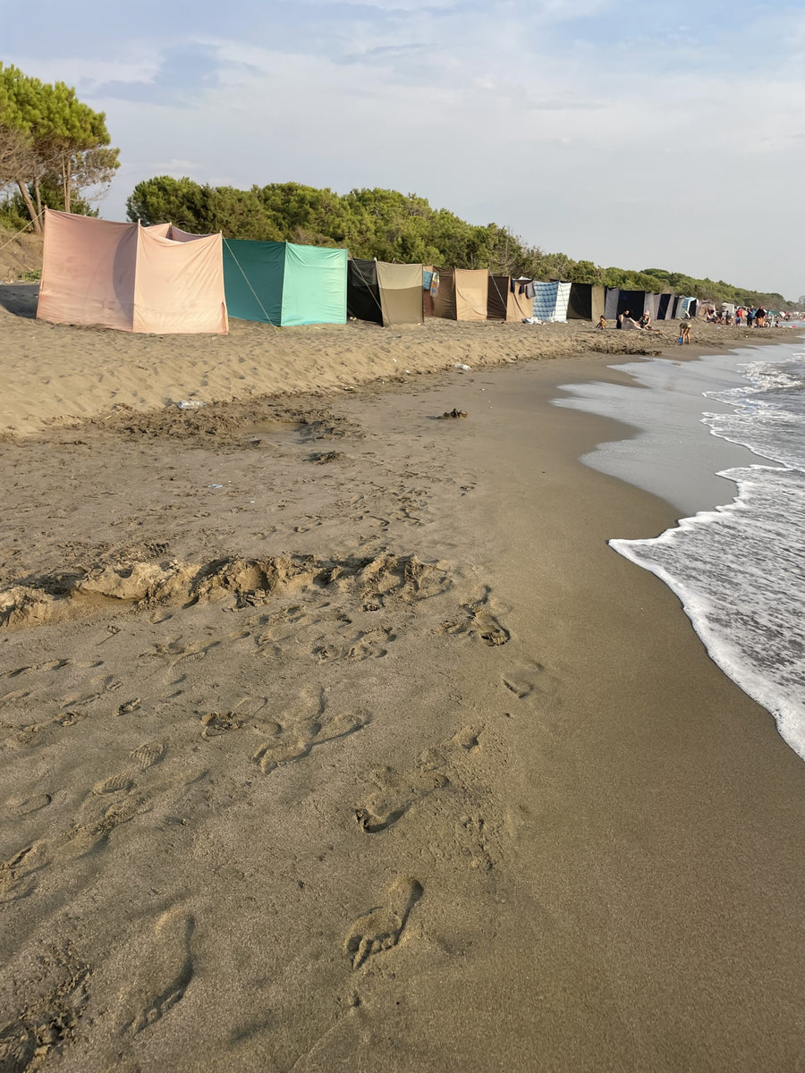 Müll am Strand in Albanien